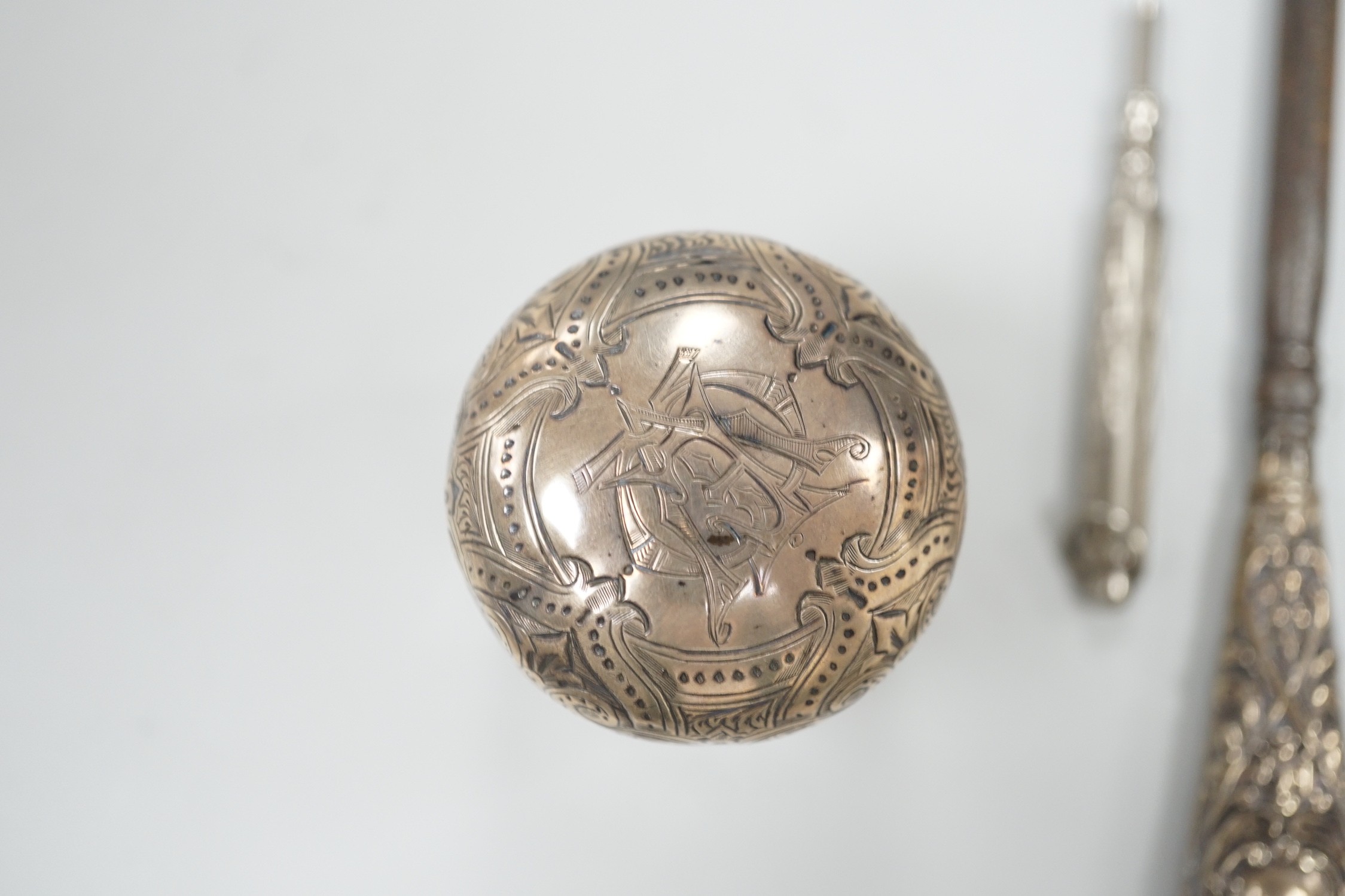 Sundry small silver including an Edwardian silver mounted pocket knife, mounted toilet jar, mounted button hook and a book mark (a.f.), together with a French white metal mounted Edacoto pencil (a.f.) and two other items